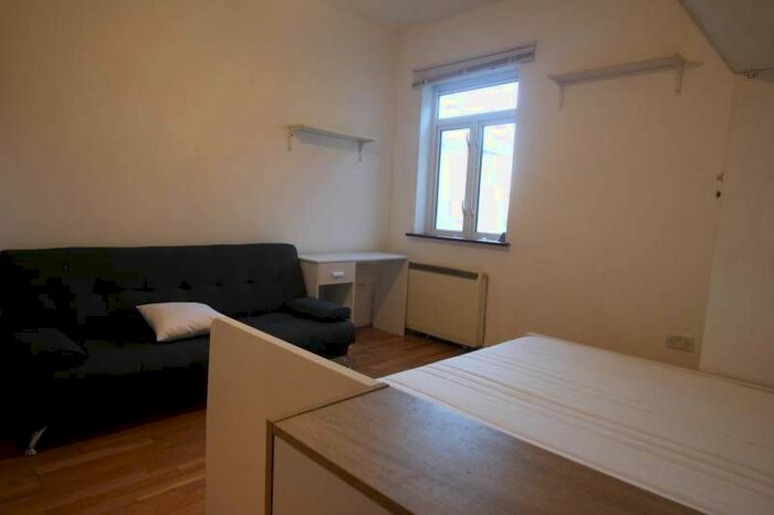 Studio To Rent In Melrose Avenue, Willesden Green, NW2