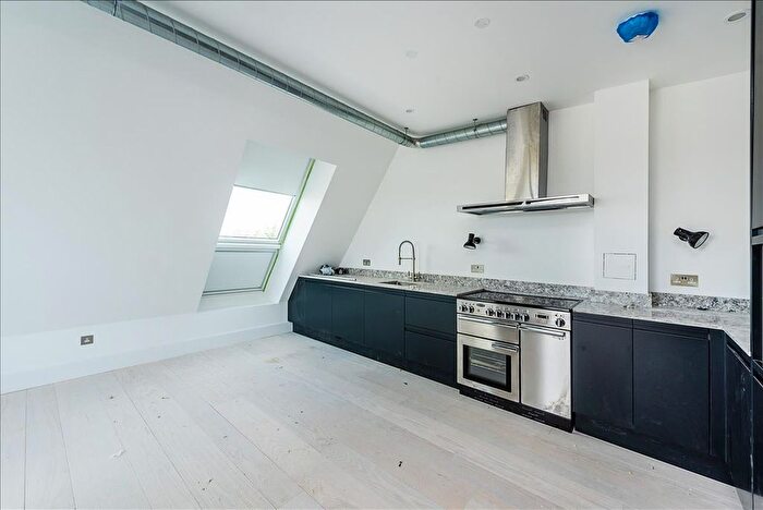 2 Bedroom Flat To Rent In The Fisheries, London Fields, E8
