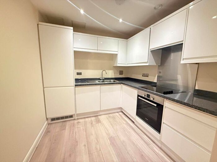 1 Bedroom Flat To Rent In High Street, Camberley, GU15