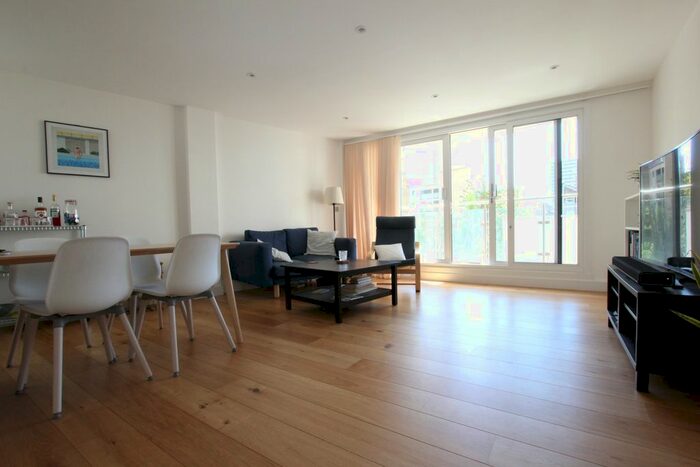 2 Bedroom Flat To Rent In Gateway House, Cavell Street, Whitechapel, E1