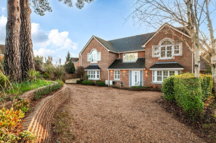 6 Bedroom Detached House For Sale In Eliot Close, Camberley, Surrey, GU15