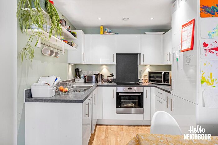 2 Bedroom Apartment To Rent In Cabot Close, Croydon, CR0