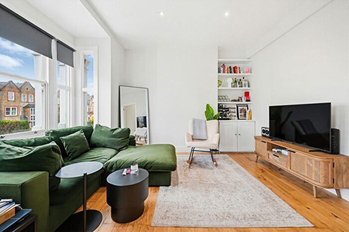 2 Bedroom Flat To Rent In Trinity Road, SW17