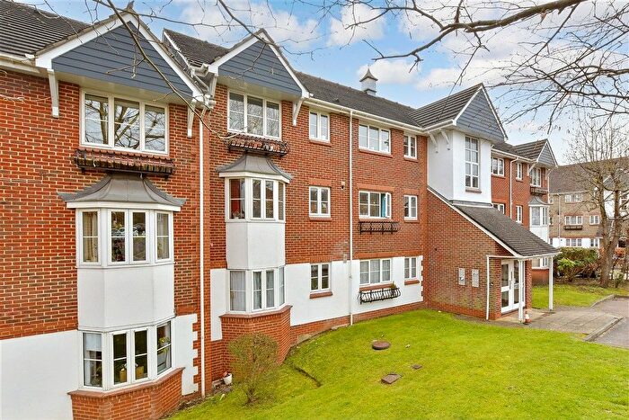 2 Bedroom Flat For Sale In Autumn Drive, Belmont Heights, Sutton, Surrey, SM2