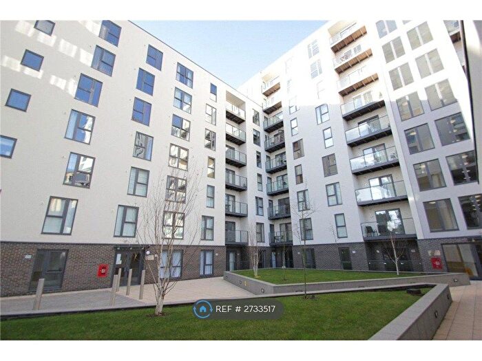 2 Bedroom Flat To Rent In Nankeville Court, Woking, GU22