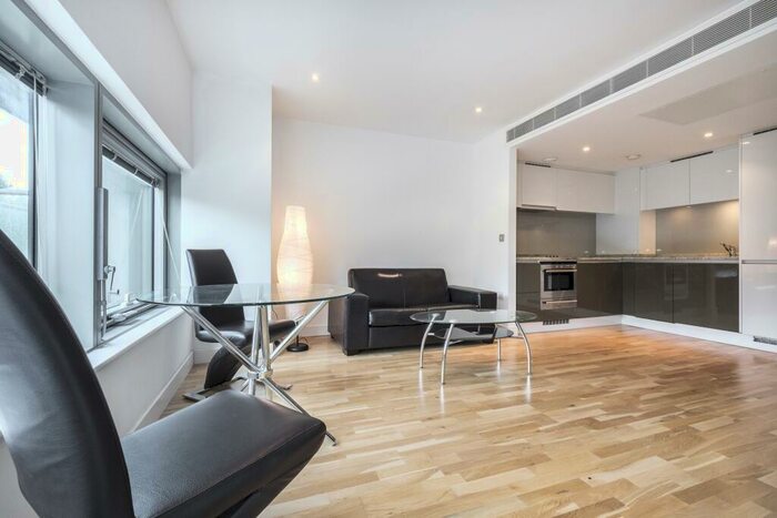 Flat To Rent In The Landmark, Canary Wharf, E14