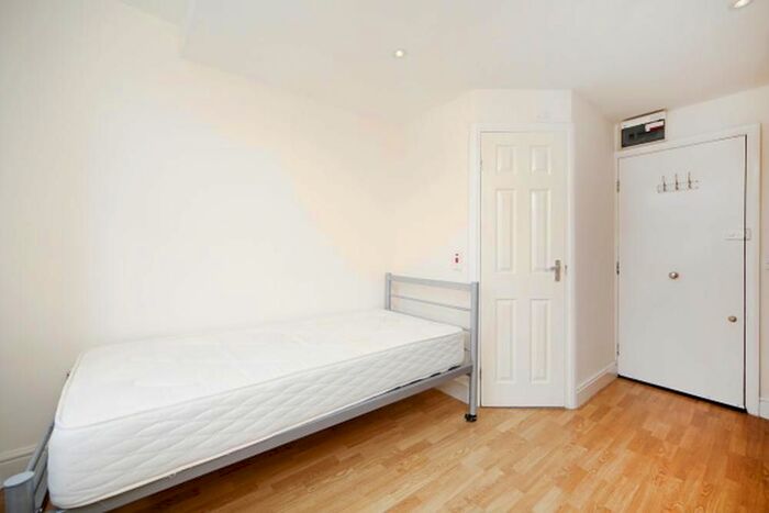 Studio To Rent In Collingham Place, London, SW5