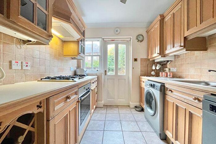 3 Bedroom End Of Terrace House For Sale In High Steet, Claygate, KT10