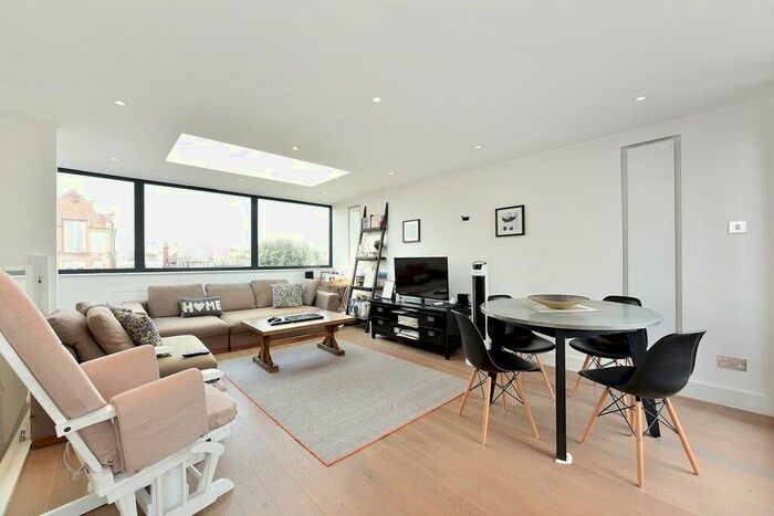 2 Bedroom Flat To Rent In Delaford Street, Fulham, SW6