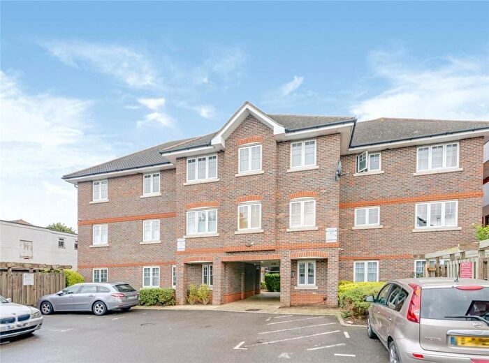 2 Bedroom Flat For Sale In Farnburn Avenue, Slough, SL1