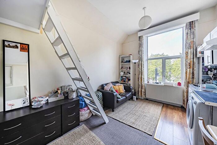 Studio To Rent In Cromwell Road, Kensington, London, SW5