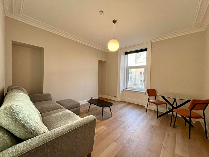 2 Bedroom Flat To Rent In Millburn Street, Aberdeen, AB11