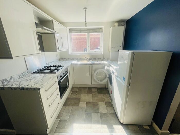 1 Bedroom Flat To Rent In Wellington Court, Woodside, Bradford, BD6