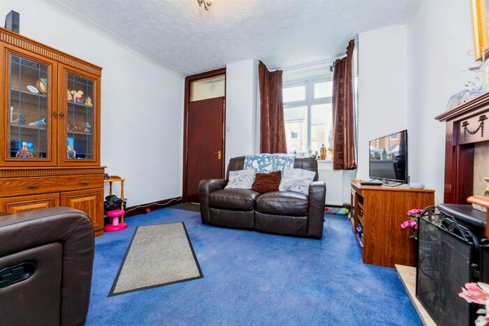 3 Bedroom End Of Terrace House For Sale In Clough Street, Rotherham, S61