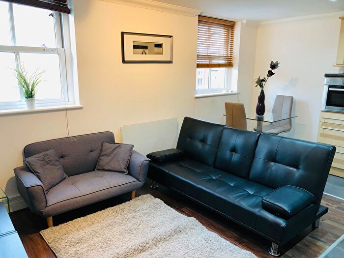 1 Bedroom Flat To Rent In - Earls Court Road, Earls Court, SW5
