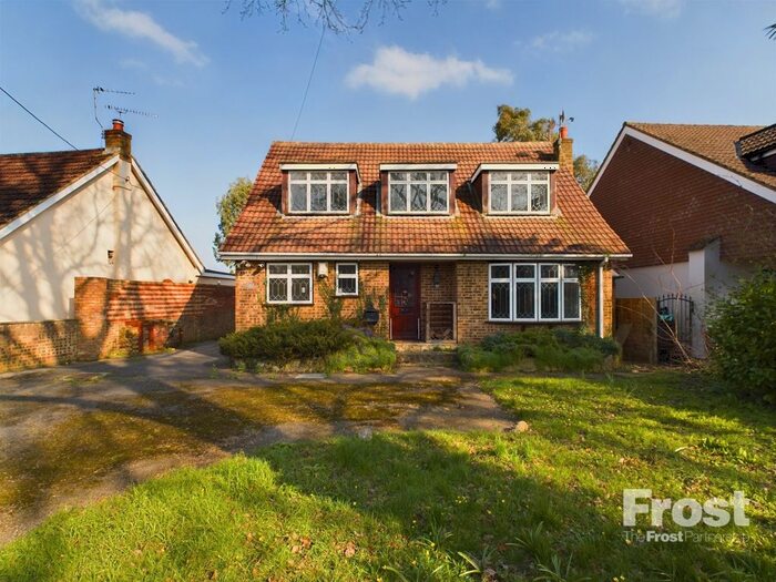 4 Bedroom Detached House To Rent In The Embankment, Wraysbury, Staines-Upon-Thames, Berkshire, TW19
