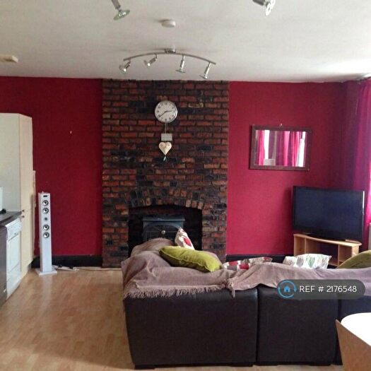 2 Bedroom Flat To Rent In Oldham Street, Manchester, M1