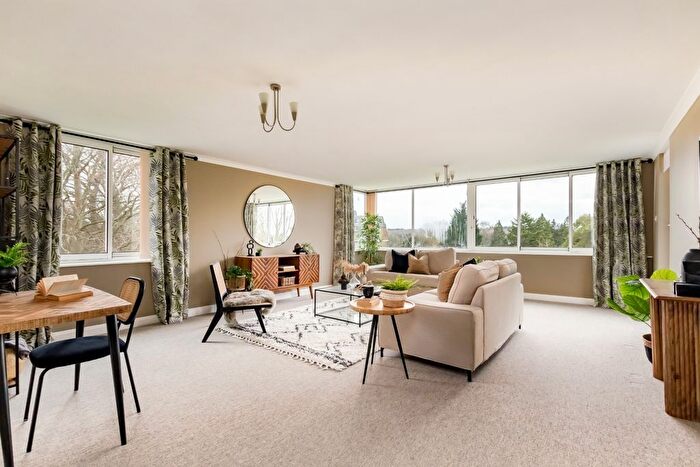 2 Bedroom Flat For Sale In The Avenue, Sneyd Park, Bristol, BS9