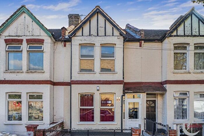 3 Bedroom Terraced House To Rent In Park Avenue, Edmonton London, N18