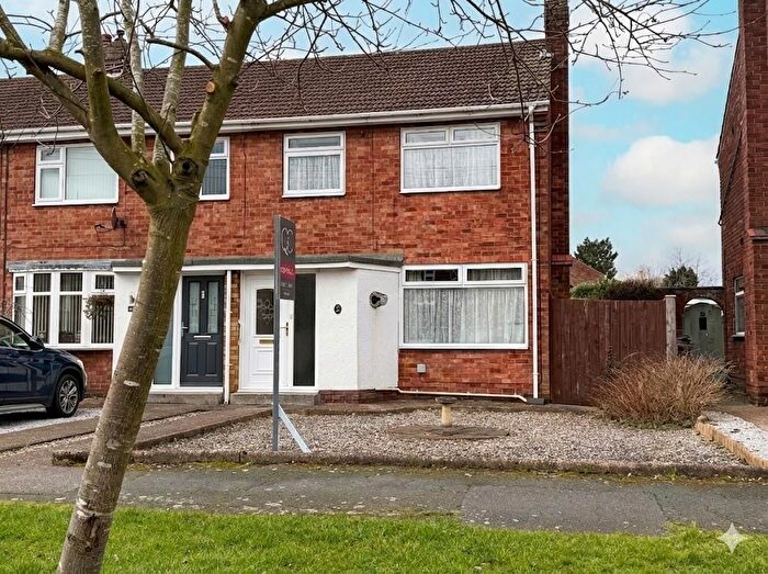 3 Bedroom End Terrace House For Sale In Hazelbarrow Drive, Willerby, Hull, HU10