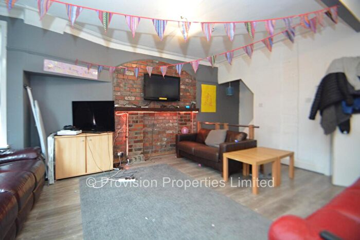 8 Bedroom Terraced House To Rent In Manor Drive, Hyde Park, Leeds, LS6