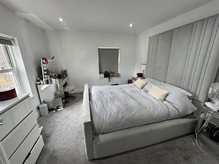 2 Bedroom Flat To Rent In Alpha Cottage, Lloyd Place, Ware, SG12