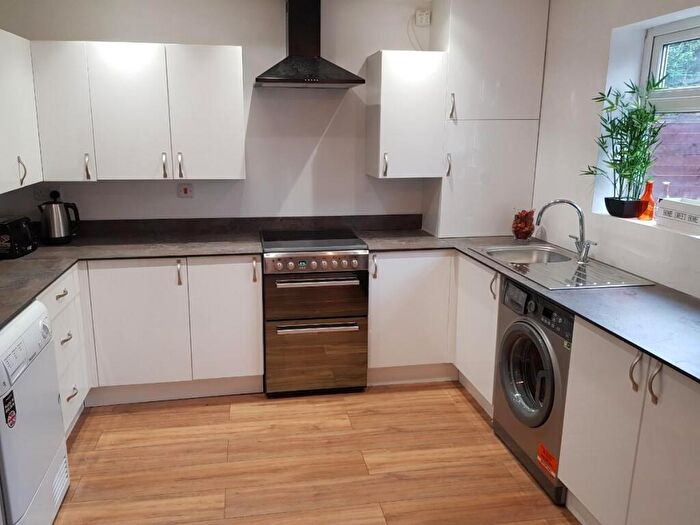 5 Bedroom House To Rent In Tilling Road, Horfield, BS10