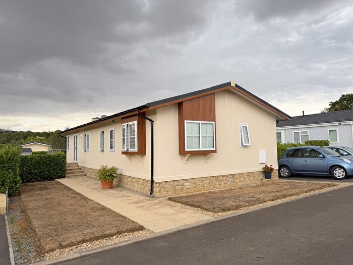 2 Bedroom Mobile/park Home For Sale In Long Carrant Park, Cheltenham Road, WR11