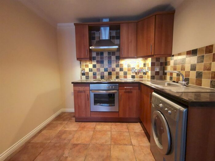 1 Bedroom Flat To Rent In St Andrews Court, Calcutta Road, Tilbury, RM18