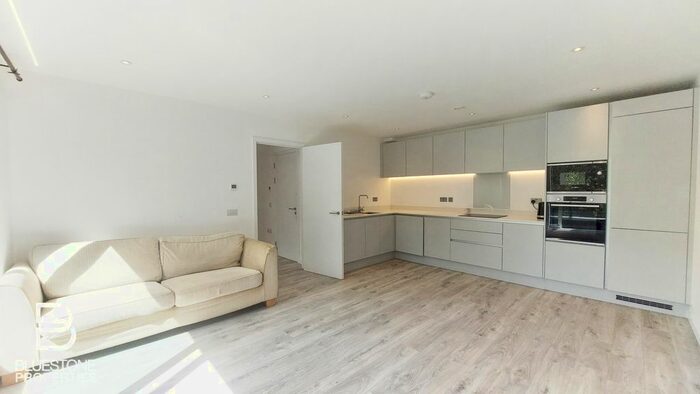 2 Bedroom Flat To Rent In Calum Court, Purley, CR8