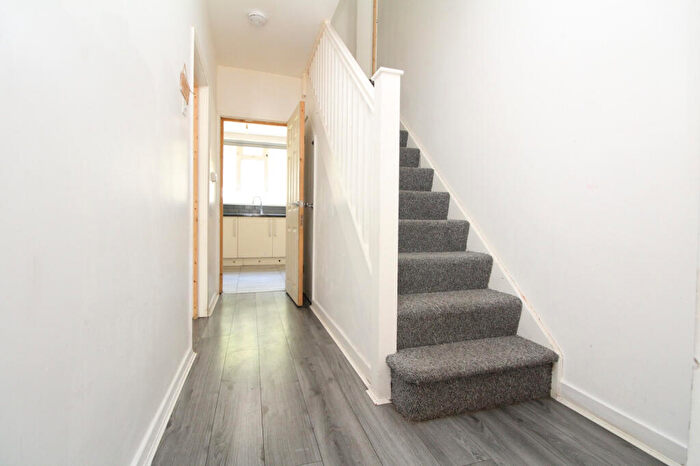 4 Bedroom Semi-Detached House To Rent In Rochester Drive, Bexley, DA5