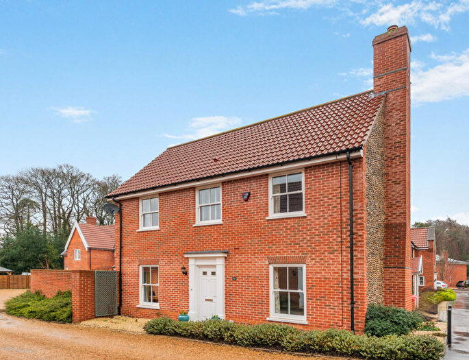 4 Bedroom Link Detached House For Sale In Lockhart Drive, Holt, NR25