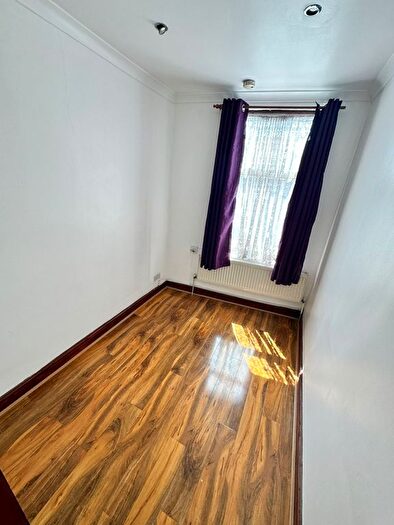 1 Bedroom Flat To Rent In West Ham Lane, London, E15