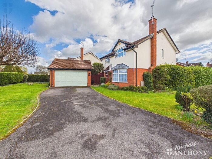 4 Bedroom Detached House For Sale In Wycombe Close, Aylesbury, Buckinghamshire, HP21
