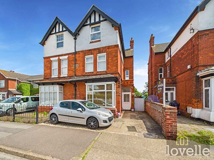 6 Bedroom Semi-Detached House For Sale In Victoria Road, Mablethorpe, Lincolnshire, LN12