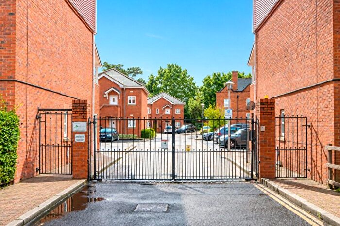 2 Bedroom Flat For Sale In Old Hall Gardens, Shirley, Solihull, West Midlands, B90