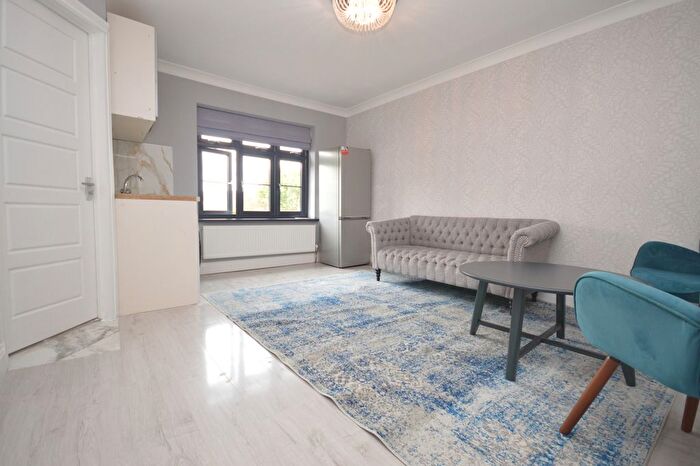 1 Bedroom Flat To Rent In Wincanton Gardens, Ilford, IG6