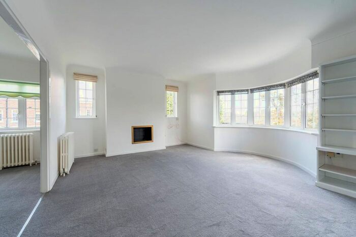 2 Bedroom Flat To Rent In The Downs, Wimbledon Village, London, SW20