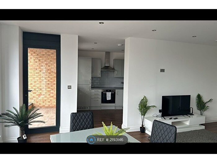 2 Bedroom Flat To Rent In Royal Oak, Brentwood, CM14
