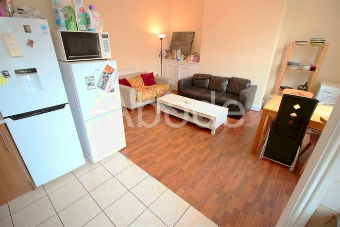 5 Bedroom House To Rent In Moorland Avenue, Hyde Park, Leeds, LS6