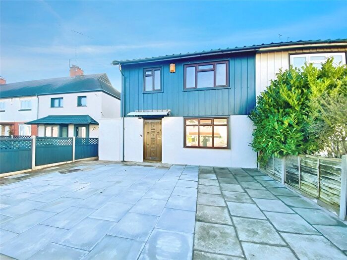 3 Bedroom Semi-Detached House To Rent In Dorlecote Road, Nuneaton, Warwickshire, CV10