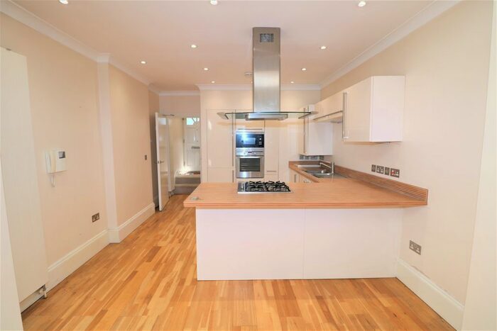 2 Bedroom Flat To Rent In Cromwell Avenue, London, N6