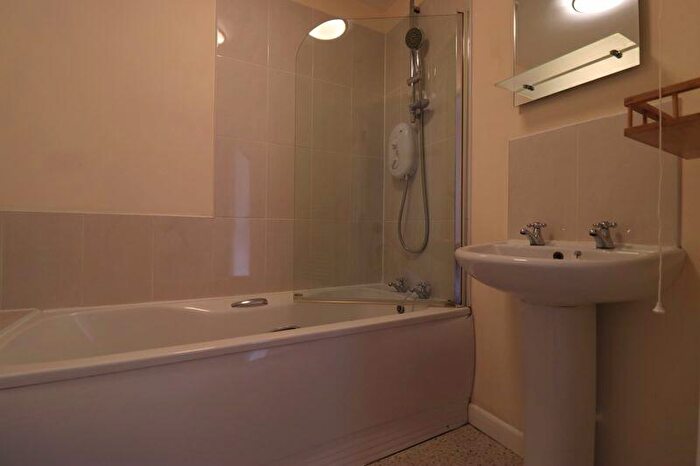 2 Bedroom Flat To Rent In Dudbridge Road, Stroud, GL5
