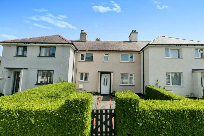 3 Bedroom Terraced House For Sale In Glan Menai, Treborth, Bangor, Gwynedd, LL57