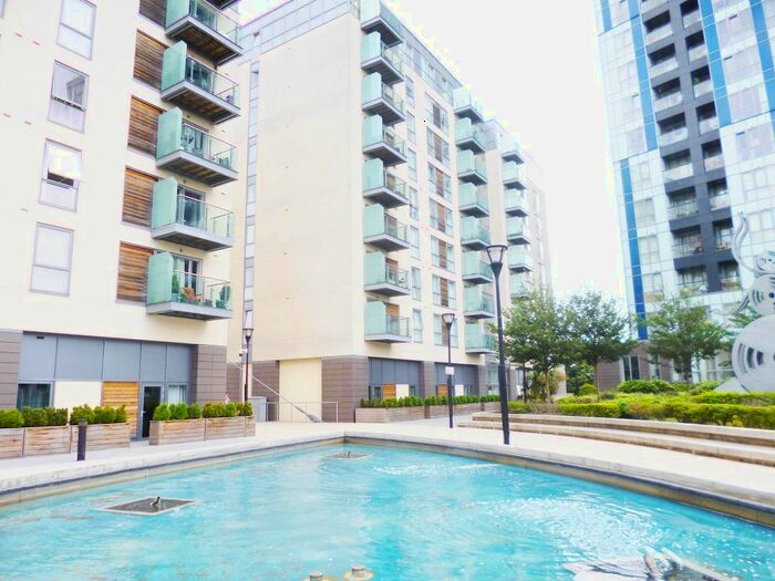 2 Bedroom Flat To Rent In Moore End Lodge, Cotterells, HP1