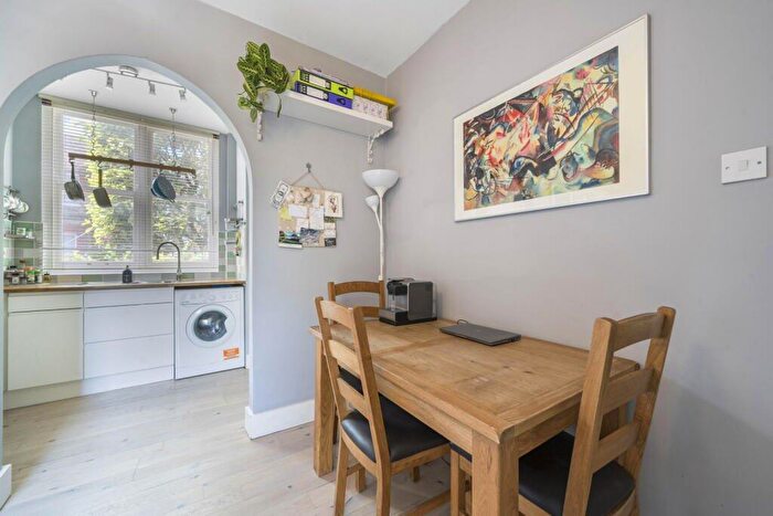 1 Bedroom Apartment For Sale In Arica Road, London, SE4