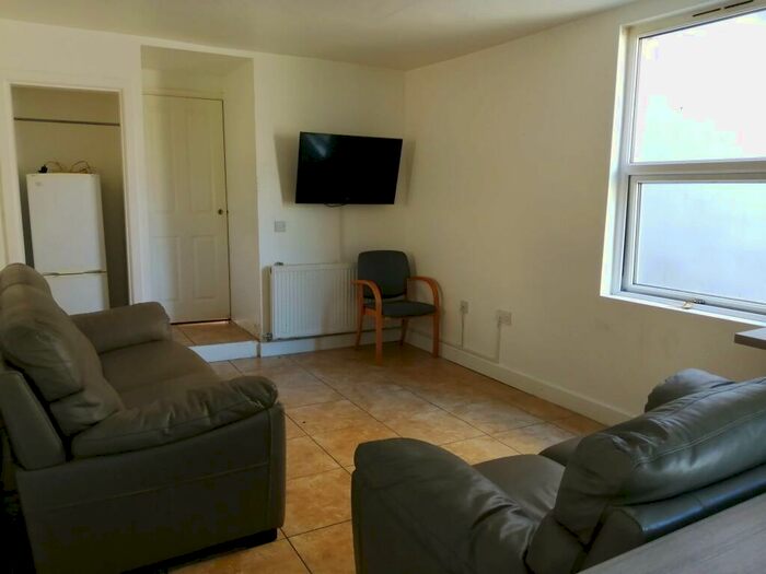 5 Bedroom House To Rent In St Helens Avenue, Brynmill, Swansea, SA1