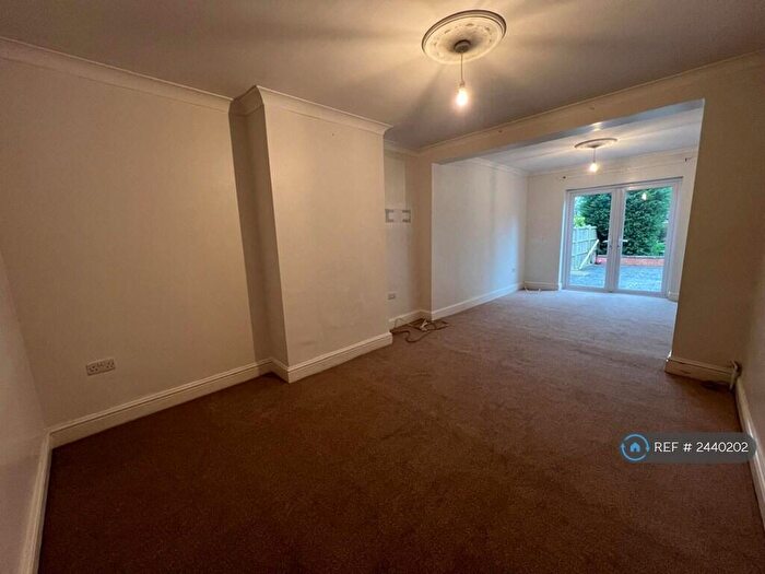 6 Bedroom Semi-Detached House To Rent In Glen Road, Oadby, Leicester, LE2