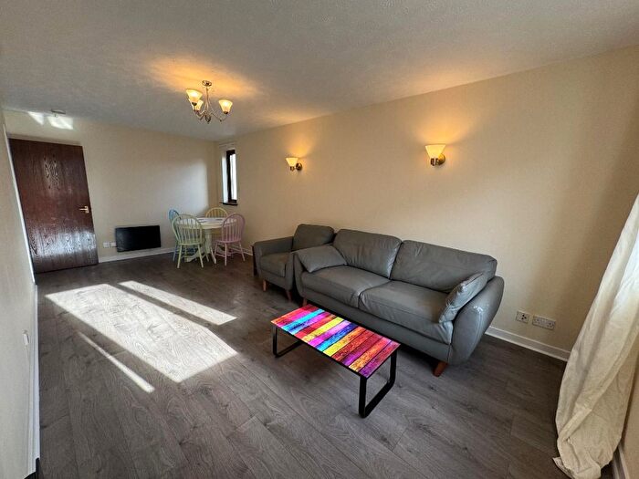 2 Bedroom Flat To Rent In Hawthornden Place, Pilrig, Edinburgh, EH7