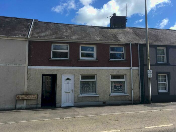 2 Bedroom Flat To Rent In Priory St, Carmarthen, SA31